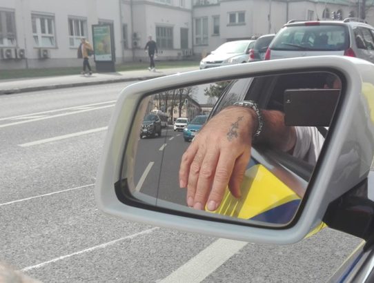 rec_(03_04_2019)_emisija Balkan express - TOP 10 EX YU NEW + poziv na odpor sistemu kroz muzičku priču d.j.Žice