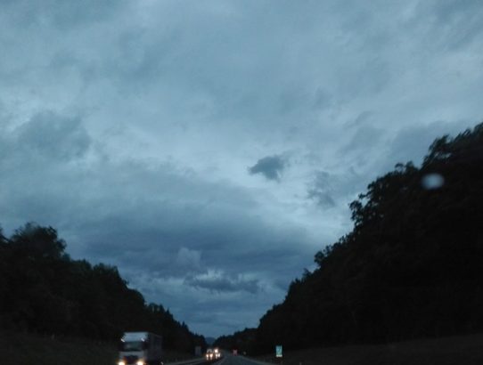 rec_(15_05_2019)_emisija Balkan express - TOP 10 EX YU NEW + priča za kišni dan radostan