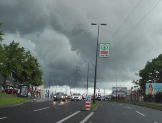 rec_(29_05_2019)_oddaja Balkan express - TOP 10 EX YU NEW lestvica + zgodovina Yu glasbe ...