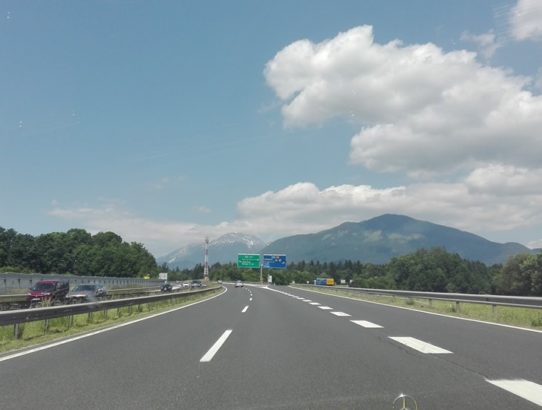 rec_(05_06_2019)_emisija Balkan express - TOP 10 EX YU NEW lista + max mix d.j.Žica