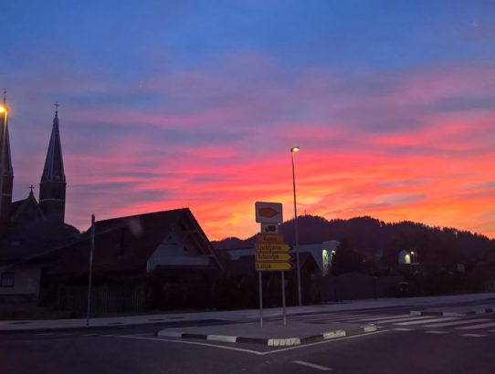 rec_(24_07_2019)_emisija Balkan express - TOP 10 EX YU NEW lista + vrućinski muzički mix vručeg d.j.Žica