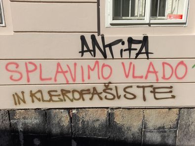 rec_(15_09_2021)_Oddaja Balkan express na spletnem Radiu Žica in glasba UPORA uporniške srede ' TOP 10 EX YU NEW Lestvica + podpora UPORU 30.000 ljudi pred Slo. parlamentom