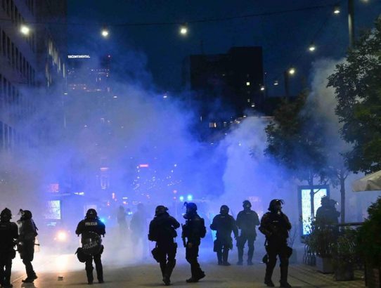 rec_(06_10_2021)_Oddaja Balkan express na spletnem Radiu Žica in TOP 10 EX YU NEW LESTVICA + kratki komentarji protestov in dogajanja okrog nas + močna sporočila v mogočni glasbi