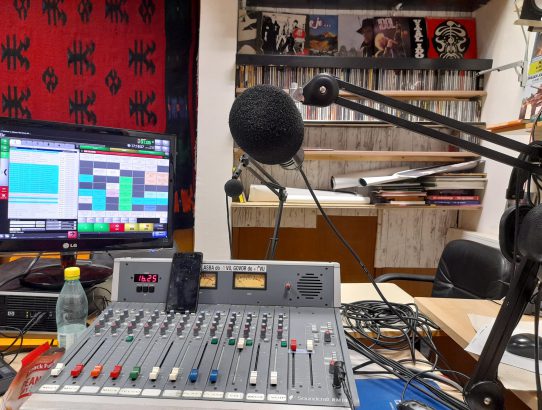 rec_(24_11_2021)_Oddaja Balkan express na spletnem Radiu Žica in TOP 10 EX YU NEW Lestvica+malo romantike in močna sporočila