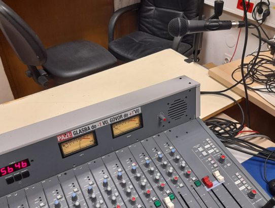 rec_(15_12_2021)_Emisija Balkan express na Radiu Žica- TOP 10 EX YU NEW Lista i muzička priča o životu