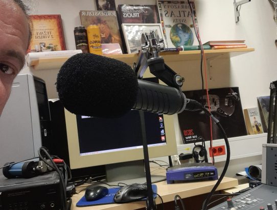 rec_(12_10_2022)_Emisija Balkan express i TOP 10 EX YU NEW Lista + muzičke jake poruke u jakim pjesmama za naše duše i srca