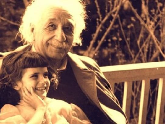 Albert Einstein: "Vsak v sebi nosi močan generator ljubezni, čigar energija čaka, da se sprosti."