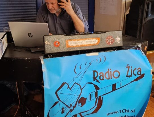 rec_(11_03_26)_emisija Balkan express-TOP 10 EX YU NEW Lista + otjeram sav stress+komentar o volitvah, ker banda vlada